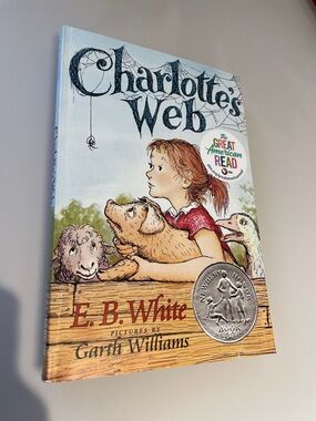 Charlotte's Web by E. B. White - Illustrated paperback , Red & Cream Cover